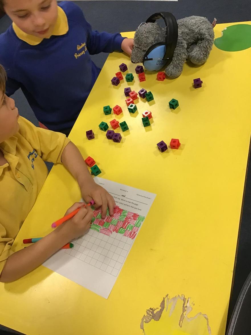 maths activity sorting with cubes